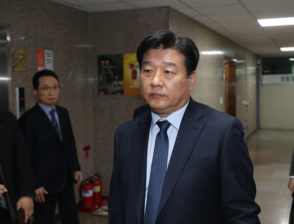 제22대 국회의원 선거 경기 안산갑에 출마한 양문석 더불어민주당 후보가 4월 3일 오전 경기 안산시 단원구 SK브로드밴드 한빛방송에서 열린 후보자 방송토론회에 참석해 대기실로 들어가고 있다. photo 뉴시스