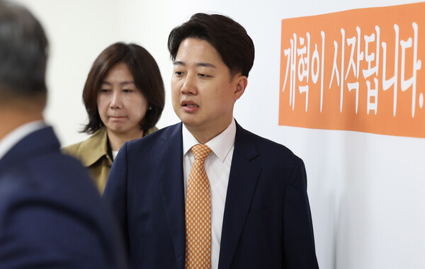 이준석 개혁신당 대표가 지난 17일 오전 서울 여의도의 국회에서 열린 최고위원회의에 참석하고 있다. photo 뉴시스