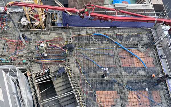 1월 26일 오후 서울 시내 한 근린생활시설 건설현장에서 건설노동자가 작업을 하고 있다. photo 뉴시스