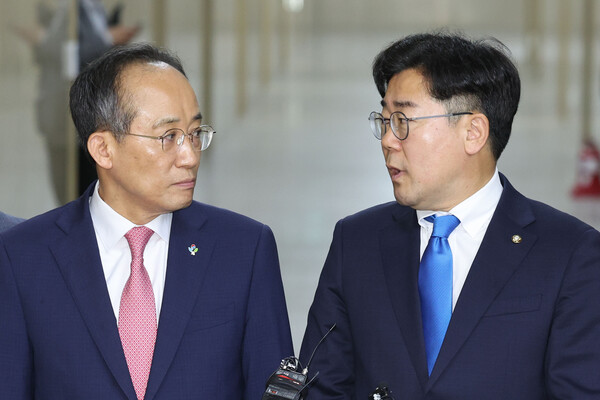 박찬대 더불어민주당 원내대표가 5일 오전 서울 여의도 국회에서 원 구성 등 22대 국회 개원 관련 협상을 위한 양당 원내대표 회동을 마치고 발언하고 있다. photo 뉴시스