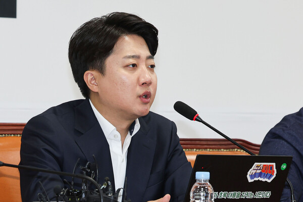 이준석 개혁신당 의원이 지난달 3일 오전 서울 여의도 국회에서 열린 최고위원회의에 참석해 발언을 하고 있다.  photo 뉴시스