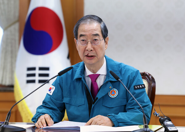 한덕수 국무총리가 16일 오전 서울 종로구 정부서울청사에서 열린 의사집단행동 중앙재난안전대책본부 회의에서 발언하고 있다. photo 뉴시스