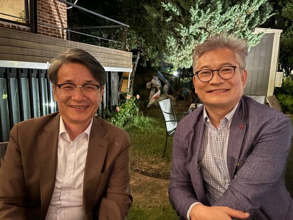 송영길 소나무당 대표(오른쪽)와 최재영 목사. photo 페이스북 캡처