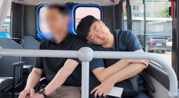 지난 18일 유튜브 채널 ‘충주맨’에는 ‘충주시 이준석’이라는 제목의 영상이 게재됐다. photo 유튜브 채널 ‘충주시’ 갈무리