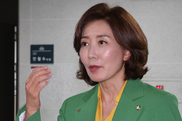 나경원 국민의힘 의원이 지난 13일 오후 서울 여의도 국회 의원회관에서 당 전당대회 룰 관련해서 발언하고 있다. photo 뉴시스