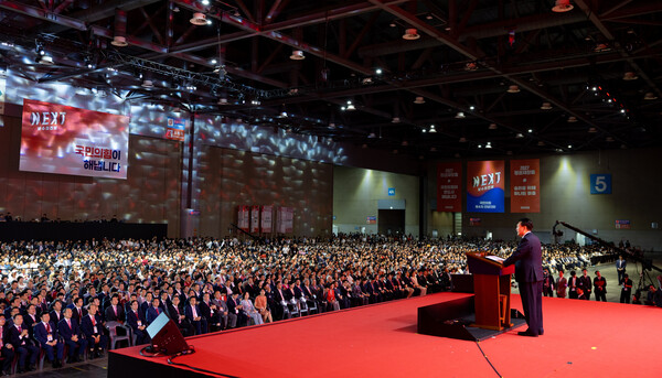 지난 7월 23일, 경기도 고양시 킨텍스에서 열린 국민의힘 전당대회에서 윤석열 대통령이 축사를 하고 있다. photo 뉴시스