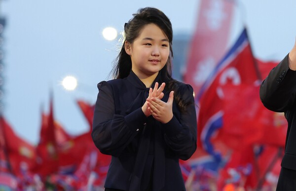 조선중앙통신은 김정은 국무위원장이  전위거리 준공식에 참석했다고 지난 5월 15일 보도했다.  사진은 김정은 북한 국무위원장 딸 김주애. photo 연합