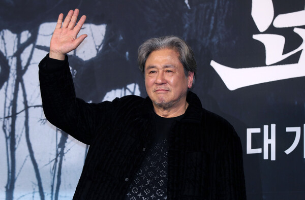 배우 최민식이 지난 1월 17일 오전 서울 중구 더 플라자 호텔에서 열린 영화 '파묘'(감독 장재현) 제작보고회에 참석했다. photo 뉴시스