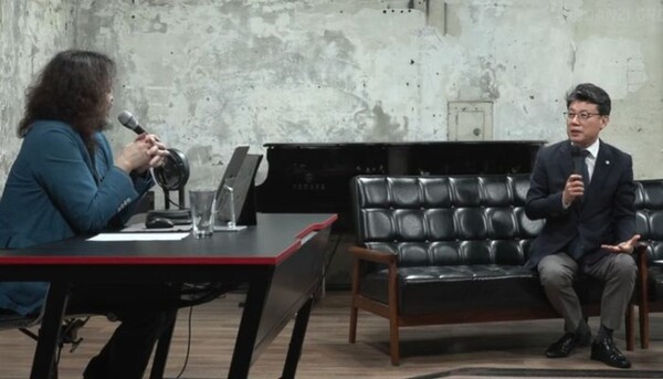 지난 6일 김어준 씨의 유튜브 공개 방송에 출연한 진성준 더불어민주당 정책위의장. photo 유튜브 캡처