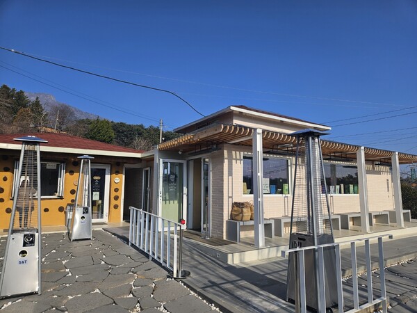 문재인 전 대통령이 운영하는 경남 양산 평산책방 전경 photo 박혁진