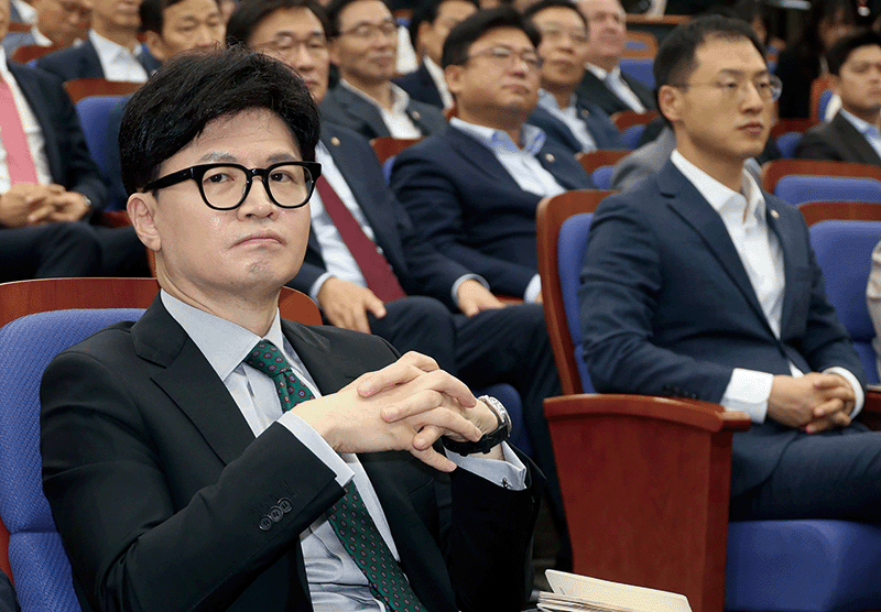 한동훈 국민의힘 대표가 지난 9월 26일 서울 여의도 국회에서 열린 의원총회에서 잠시 생각에 잠겨 있다. photo 뉴시스