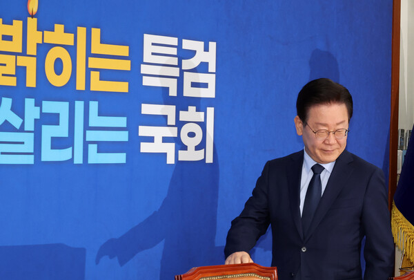 이재명 더불어민주당 대표가 7일 오전 서울 여의도 국회에서 열린 최고위원회의에 참석하고 있다. photo 뉴시스