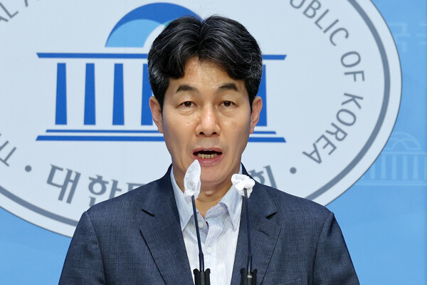 윤건영 더불어민주당 의원 photo 뉴시스