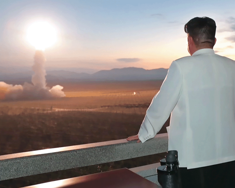 조선중앙TV는 김정은 북한 국무위원장이 2022년 10월 인민군 전술핵운용부대 군사훈련을 지도했다고 보도했다. photo 뉴시스