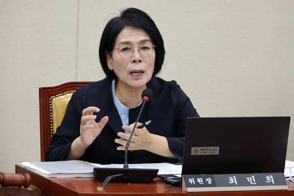 10월 21일 오전 서울 여의도 국회에서 열린 과학기술정보방송통신위원회의 방송통신심의위원회에 대한 국정감사에서 최민희 위원장이 발언하고 있다. photo 뉴시스