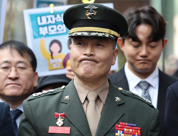 채 상병 순직 사건을 수사하다가 보직 해임된 박정훈 대령(전 해병대 수사단장)이 21일 서울 용산구 중앙지역군사법원에서 열리는 항명과 상관 명예훼손 혐의에 관한 결심 공판에 출석하고 있다. photo 뉴시스