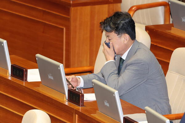 진성준 더불어민주당 정책위의장이 지난 10월 4일 오후 서울 여의도 국회에서 열린 제418회 국회(정기회) 제10차 본회의에 참석해 자리하고 있다. photo 뉴시스