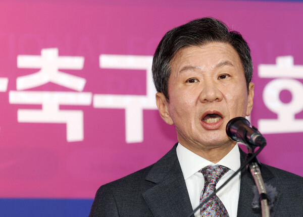 정몽규 대한축구협회장이 26일 오후 서울 종로구 축구회관에서 열린 제55대 대한축구협회장 선거에서 당선 후 소감을 밝히고 있다. photo 뉴시스