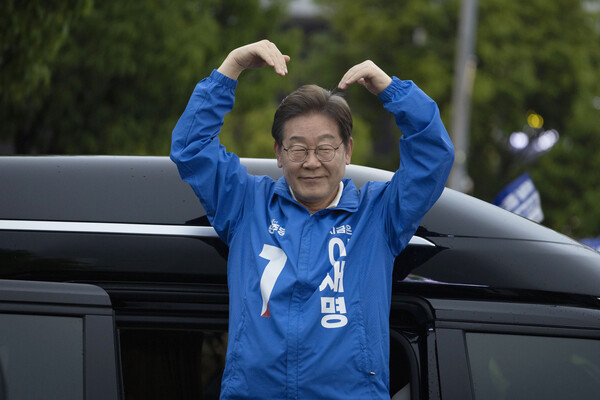 지난 15일 이재명 더불어민주당 대선 후보가 전남 목포시 평화광장 원형상가 앞에서 유세하고 있다. photo 남강호 조선일보 기자