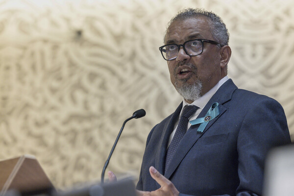 세계보건기구(WHO) 테드로스 아드하놈 거브러여수스 사무총장이 2025년 5월 19일 월요일, 스위스 제네바 유엔 유럽본부에서 열린 제78차 세계보건총회 개회식에서 발언하고 있다. photo 뉴시스 / AP