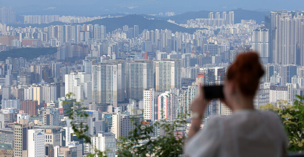 서울 남산에서 바라본 서울 시내 아파트. photo 뉴시스