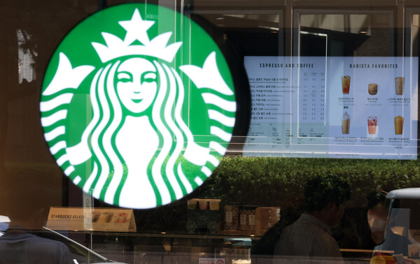 서울 시내 한 스타벅스 매장. photo 뉴시스