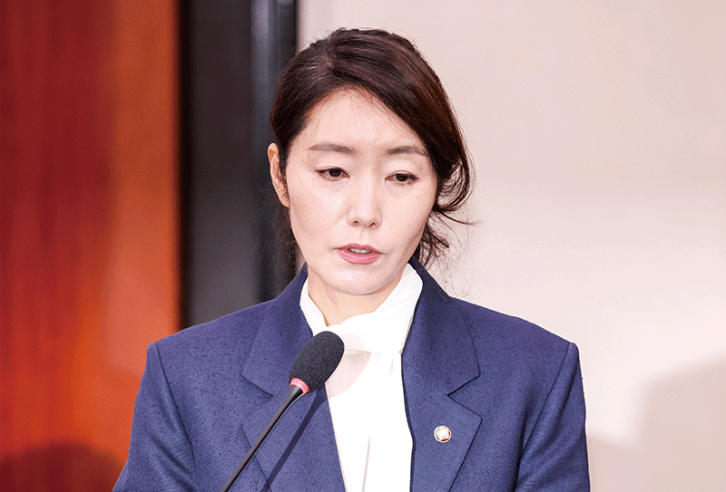 강선우 전 여성가족부 장관 후보자가 지난 7월 14일 서울 여의도 국회에서 열린 여성가족위원회의 인사청문회에서 모두발언을 하고 있다. 강 의원은 ‘보좌진 갑질 논란’ 끝에 지난 7월 23일 자진 사퇴했다. photo 뉴시스