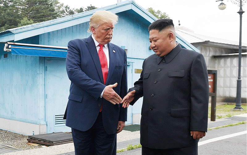 도널드 트럼프 1기 정권 때인 2019년 6월 판문점에서 만난 트럼프 미국 대통령(왼쪽)과 김정은 북한 조선노동당 총비서. photo 뉴시스