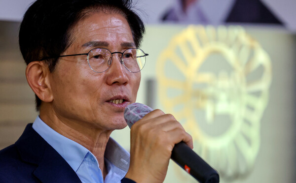 김문수 국민의힘 당대표 후보가 11일 경북 포항시 북구 국민의힘 당원협의회 사무실에서 열린 당원간담회에서 발언하고 있다. photo 뉴시스