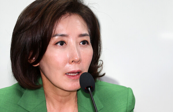 나경원 국민의힘 의원이 12일 오후 서울 여의도 국회 의원회관에서 열린 '응급의료체계 소생을 위한 정책토론회'에서 발제하고 있다. photo 뉴시스