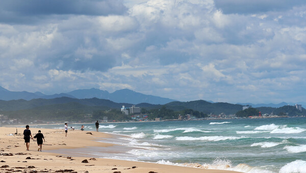 강원도 강릉시 주문진해수욕장 해변. photo 뉴시스