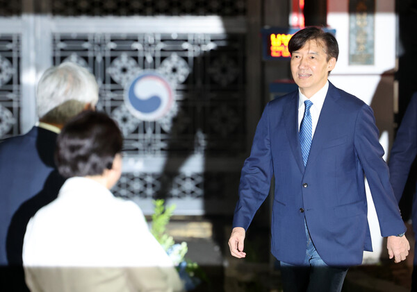 조국 전 조국혁신당 대표가 15일 오전 서울 구로구 서울남부교도소에서 광복절 특사로 출소하고 있다. photo 뉴시스