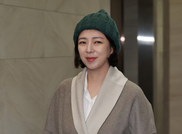 지난 2024년 2월, 배현진 국민의힘 의원이 둔기 피습 이후 활동을 재개하며서 머리를 모자를 쓰고 있다. photo 뉴시스