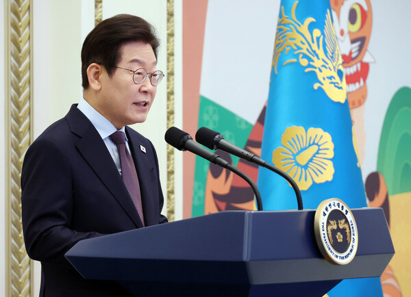 이재명 대통령이 지난 15일 청와대 영빈관에서 열린 '대통령의 초대, 주한외교단 만찬'에서 인사말을 하고 있다. photo대통령실통신사진기자단