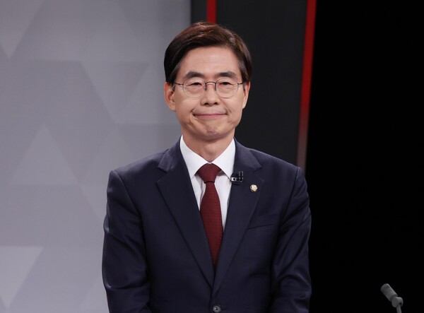 지난 17일 오후, 서울 여의도 KBS에서 진행된 ‘당대표 후보자 TV토론회’ 참석한 조경태 국민의힘 당대표 후보. photo 뉴시스