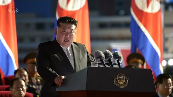 김정은 북한 조선노동당 총비서 겸 국무위원장이 북한이 '조국해방의 날'로 부르는 광복절을 하루 앞둔 지난 14일, 평양 개선문광장에서 열린 '조국해방 80돌 경축대회'에 참석해 연설했다. photo 뉴시스