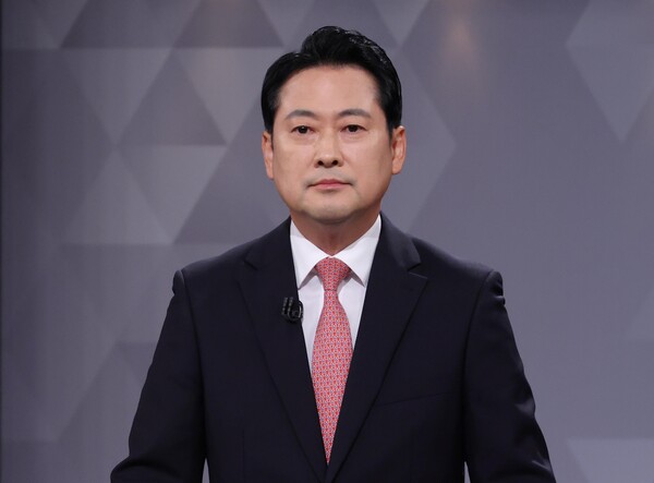 장동혁 국민의힘 당대표 후보가 17일 오후 서울 여의도 KBS에서 진행된 ‘당대표 후보자 TV토론회’ 참석해 시작을 기다리고 있다. photo 뉴시스