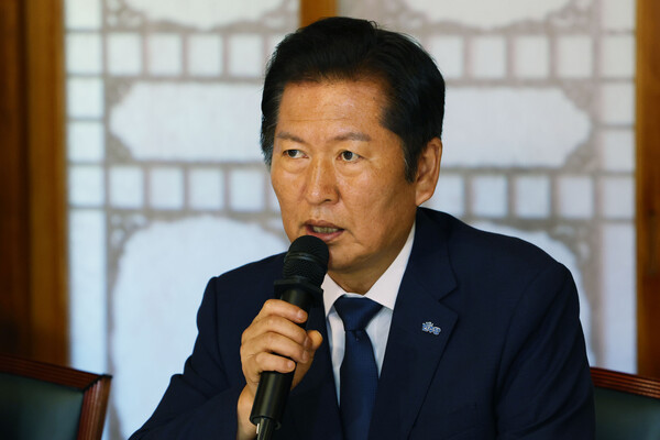 정청래 더불어민주당 대표가 지난 10일 서울 종로구 삼청동 총리공관에서 열린 제2차 고위당정협의회에 참석해 발언하고 있다. photo 뉴시스