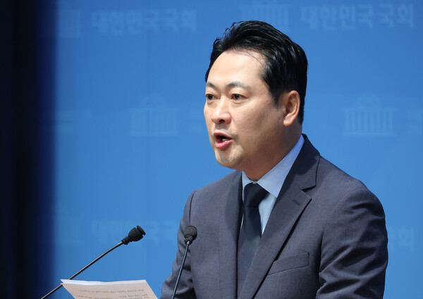 장동혁 국민의힘 당대표 후보가 20일, 서울 여의도 국회 소통관에서 현안 기자회견을 하고 있다. photo 뉴시스