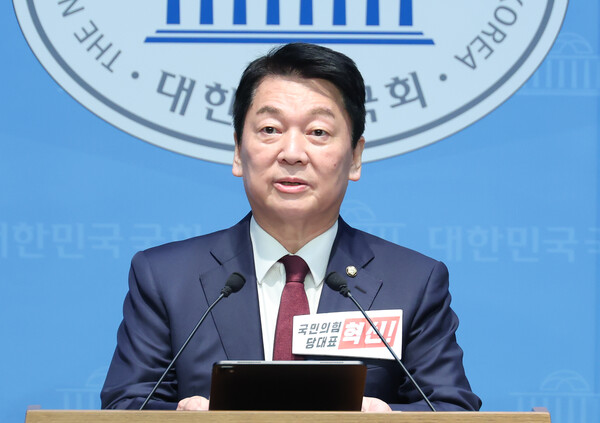 안철수 국민의힘 당대표 후보가 20일 서울 여의도 국회 소통관에서 현안 기자회견을 하고 있다. photo 뉴시스