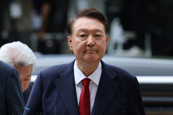 지난해 12·3 비상계엄과 관련해 특검의 수사를 받는 윤석열 전 대통령이 지난 9일 서울 서초구 서울중앙지법에서 열린 영장실질심사에 출석하고 있다. photo 뉴시스