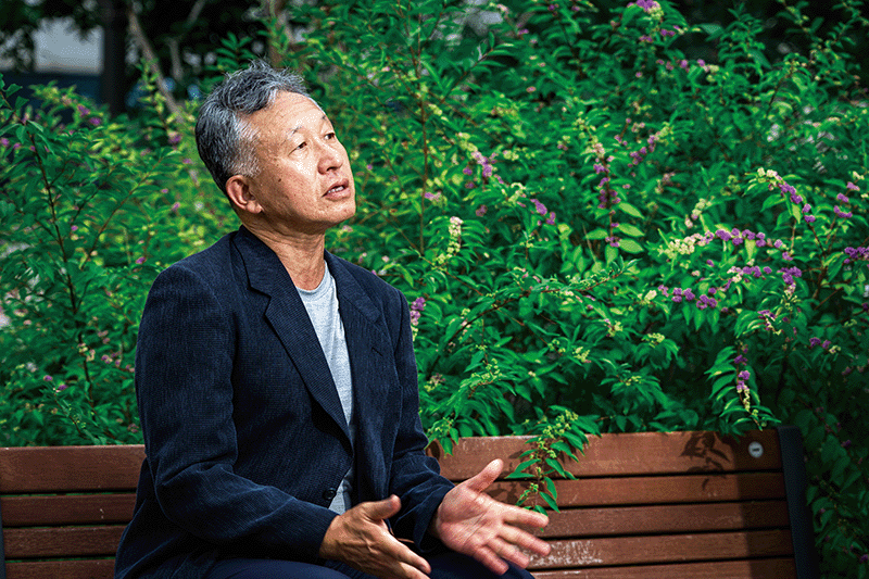 지난 8월 20일 서울 종로구 의정부지 역사유적광장에서 박덕진 시민모임 독립 대표가 주간조선과 인터뷰하고 있다. photo 이건송 영상미디어 기자