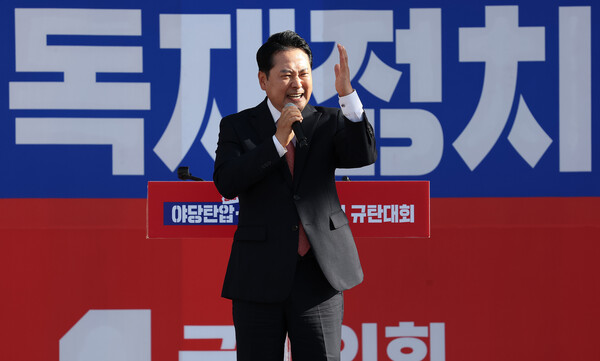 장동혁 국민의힘 대표가 지난 21일 오후 대구 동구 동대구역 광장에서 열린 '야당탄압·독재정치 국민 규탄대회'에서 발언하고 있다. photo. 뉴스1