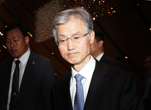 조희대 대법원장이 23일 서울 중구 신라호텔에서 열린 ‘세종 국제 콘퍼런스’ 2일차 일정에 참석하고 있다. 국회 법제사법위원회는 지난 22일 전체회의에서 더불어민주당 주도로 '조희대 대법원장 대선 개입 의혹 관련 긴급 현안 청문회' 실시계획서와 관련 증인·참고인 출석의 건을 의결했다. photo 뉴스1