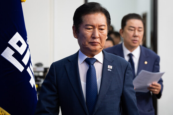 정청래 더불어민주당 대표가 24일 서울 여의도 국회에서 열린 최고위원회의에 참석하고 있다. photo 뉴스1