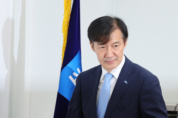 조국 조국혁신당 비상대책위원장이 17일 오전 서울 여의도 국회에서 열린 '끝까지 간다' 특별위원회 회의에 참석하고 있다. photo 뉴스1