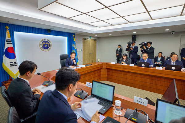 이재명 대통령이 18일 서울 용산 대통령실 청사에서 열린 수석보좌관회의에서 발언을 하고 있다. photo 뉴스1