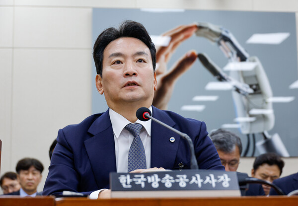 박장범 한국방송공사(KBS) 사장이 지난 8월 26일 서울 여의도 국회에서 열린 과학기술정보방송통신위원회 제428회국회(임시회) 제2차 전체회의에 출석해 의원 질의에 답하고 있다. photo 뉴스1