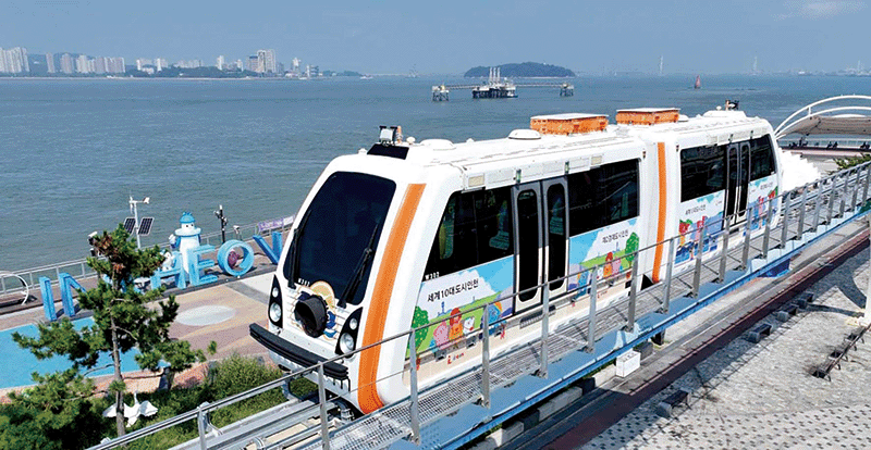 인천교통공사가 인천 중구 월미도에서 운영하는 월미바다열차. photo 뉴시스
