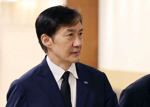 조국 조국혁신당 비상대책위원장이 24일 서울 서대문구 신촌세브란스병원 장례식장에 마련된 김대중 전 대통령의 차남 김홍업 김대중평화센터 이사장의 빈소로 향하고 있다. photo 뉴스1